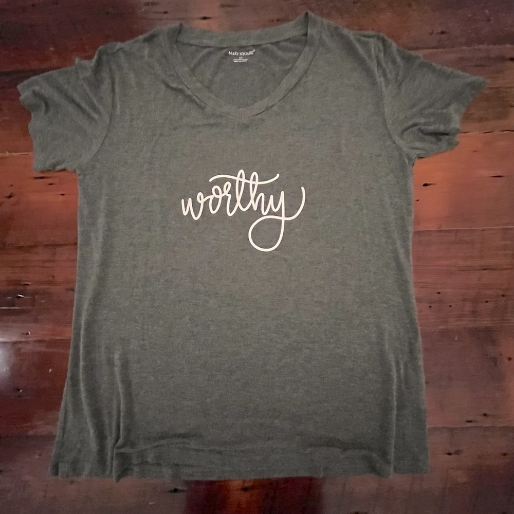Mary Square “Worthy” Heather Gray Short Sleeve V-neck T-shirt in medium